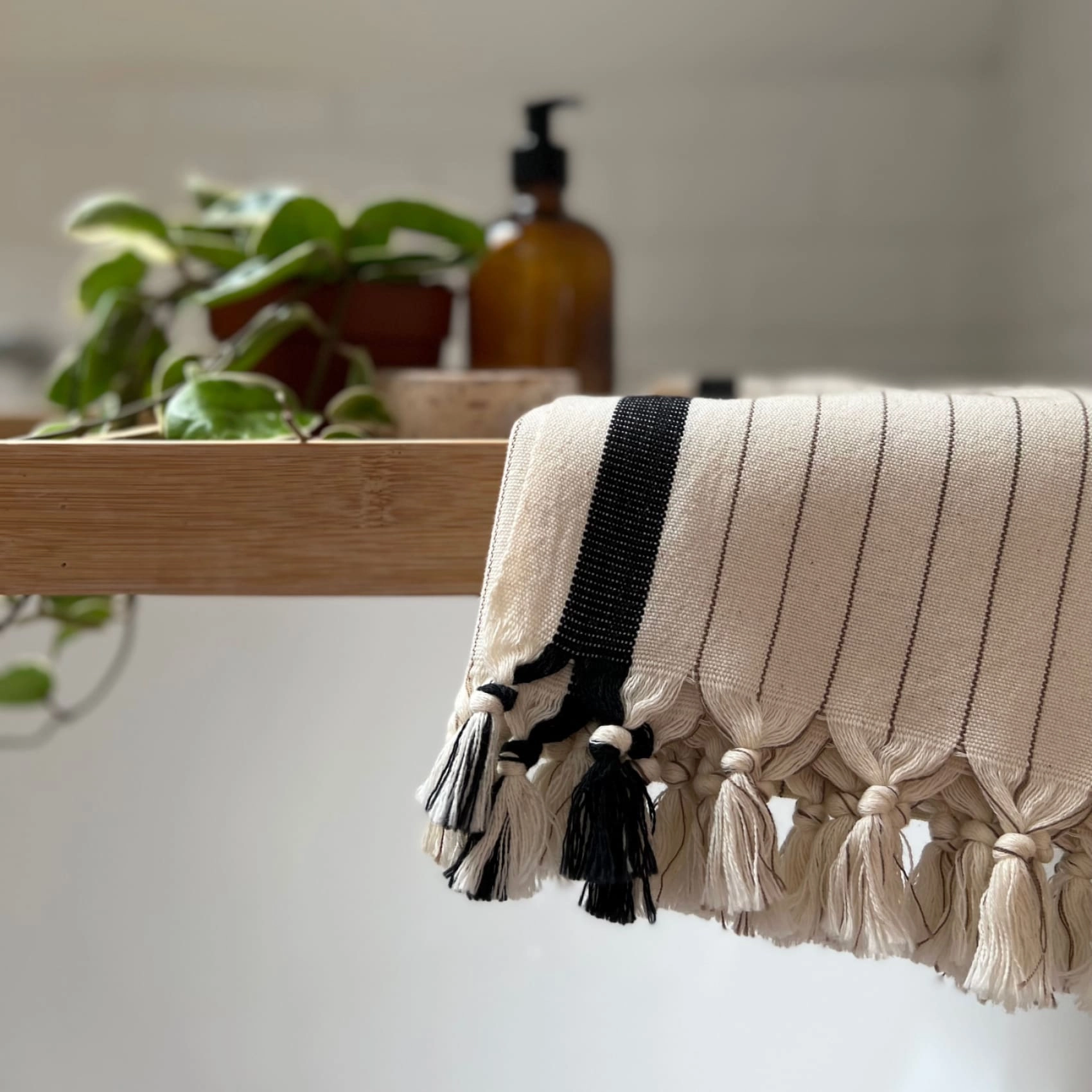 Capella Organic Cotton Vegan Peshtemal | Black & Salt