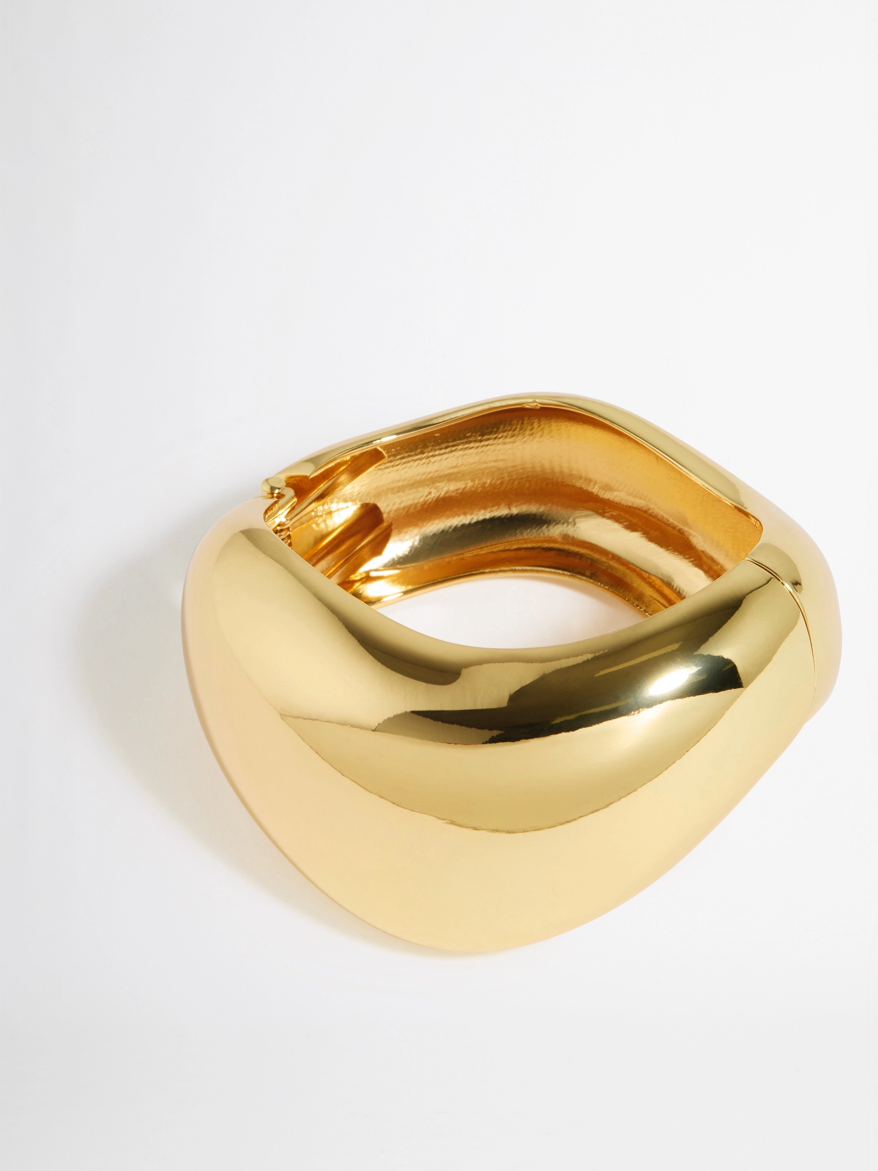 HERA BANGLE