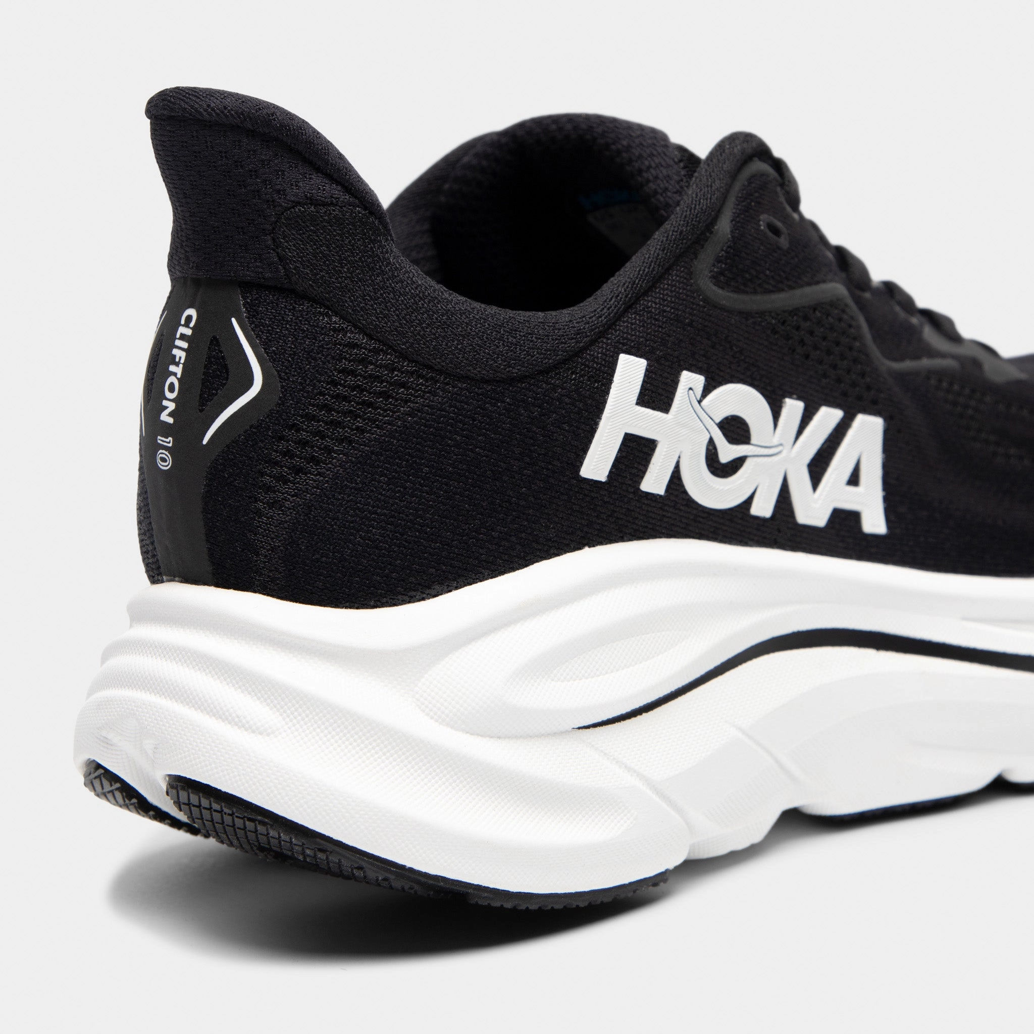 Hoka Clifton 10 Black / White