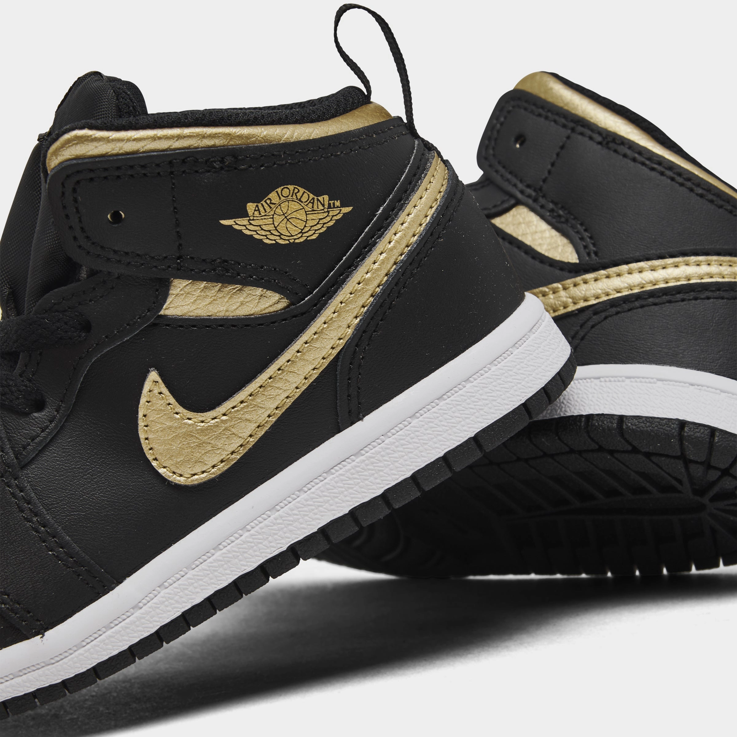 Jordan 1 Mid TD Black / Metallic Gold - White