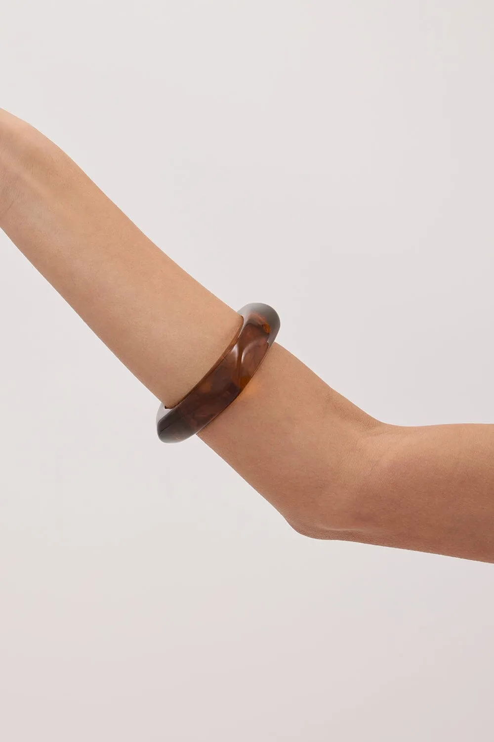 NOAH THE LABEL BROWN RESIN BANGLE